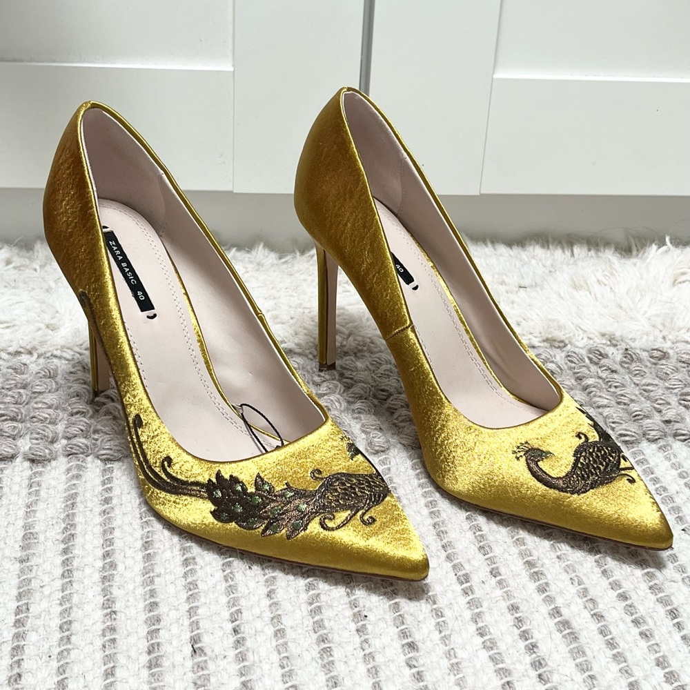 Embroidered green heels with peacock